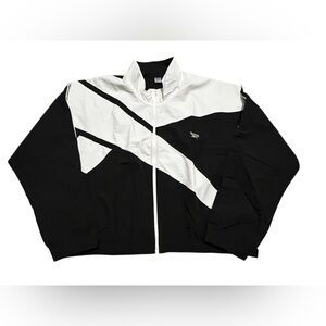 Reebok women’s Classic Track‎ Jacket athletic Black/White zip up size 4X 26-28W